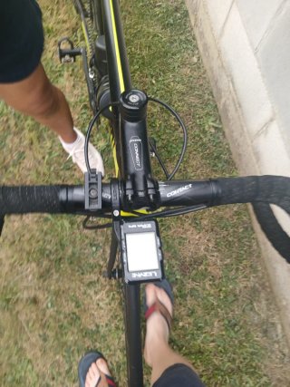 Bicicleta de carretera Giant Negra y Amarilla
