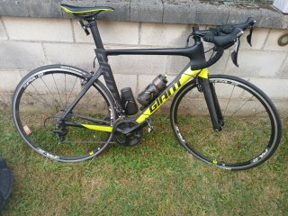 Bicicleta de carretera Giant Negra y Amarilla