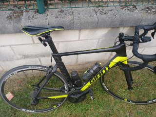 Bicicleta de carretera Giant Negra y Amarilla