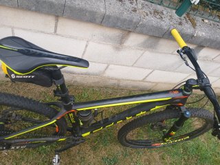 Bicicleta de carretera Giant Negra y Amarilla