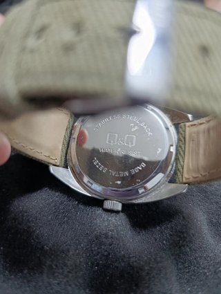 Reloj Q&Q Analógico Correa Verde Militar