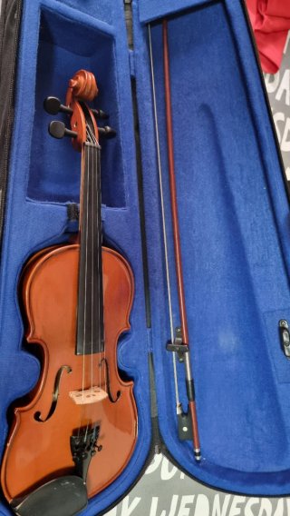 Violín 1/2 con estuche y arco