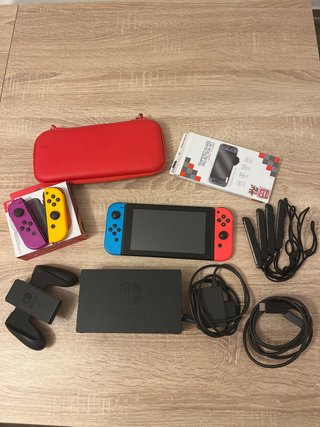 Nintendo Switch + 4 mandos + funda