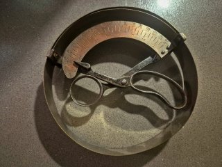 Medidor de sombrero siglo XIX