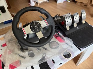 Volante Logitech G27 con pedales