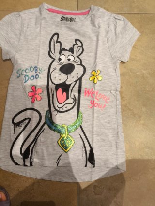 Lote 2 camisetas 7 años Peanuts y Scooby Doo