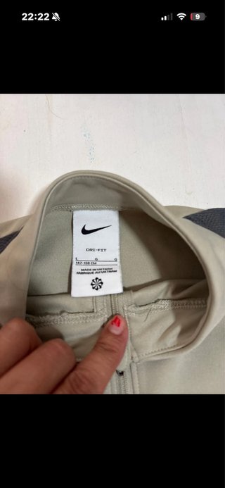 Conjunto Nike niño beige y gris