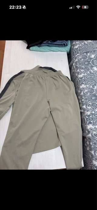 Conjunto Nike niño beige y gris