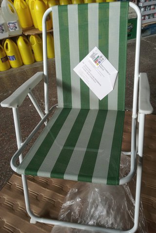 Silla de playa plegable verde y blanca