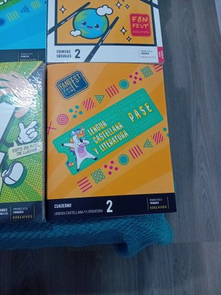 Libros de 2 segundo de primaria marca EDELVIVES
