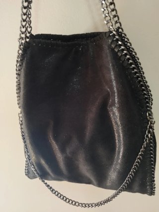 Bolso cadenas negro tipo Stella McCartney.