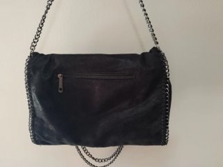 Bolso cadenas negro tipo Stella McCartney.