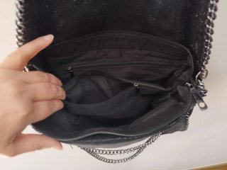 Bolso cadenas negro tipo Stella McCartney.