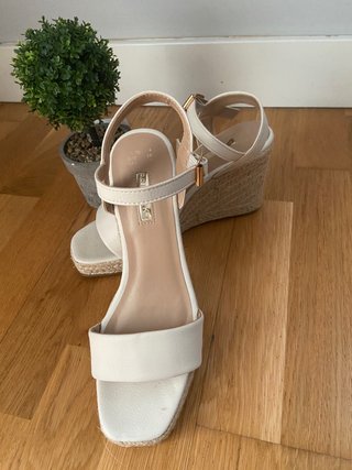 Sandalias cuña blancas