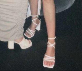 Sandalias tacón blancas