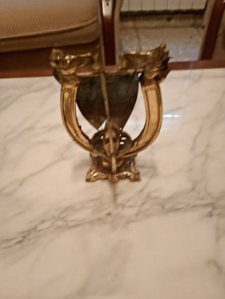 Antigua figura de latón decorativa