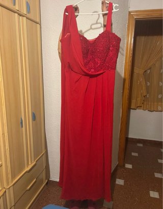 Vestido rojo largo con pedrería