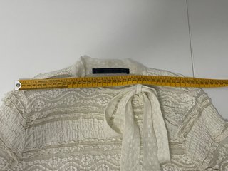 Camiseta Zara encaje lazo blanco roto T.XS