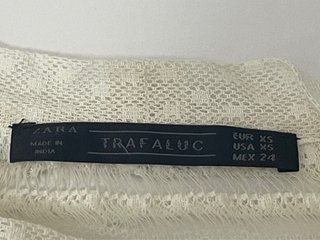 Camiseta Zara encaje lazo blanco roto T.XS