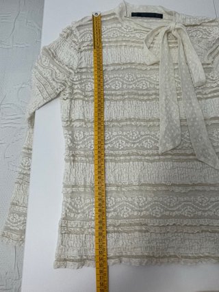 Camiseta Zara encaje lazo blanco roto T.XS