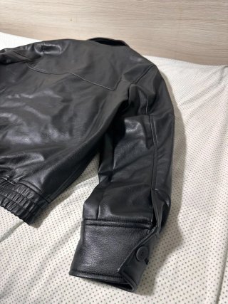 Chaqueta Zara efecto piel negra
