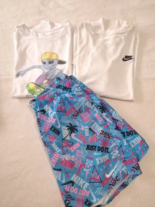 Conjunto Nike: Bañador y 2 Camisetas Talla S