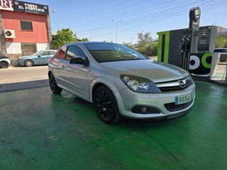 🚗 Opel Astra GTC 1.6i 105 CV – 120.000 km