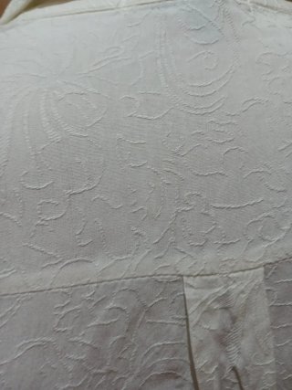Blusa beig con cinturón tela bordada (Mujer)