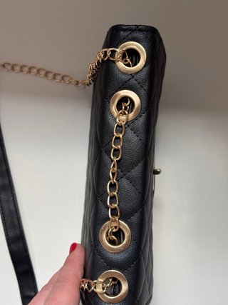 Borsetta trapuntata nera con tracolla
