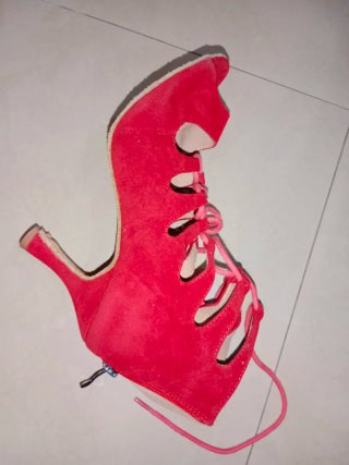 Tacones rojos de baile con cordones