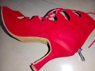 Tacones rojos de baile con cordones