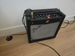 Amplificador Fender Mustang I  20W con footswitch