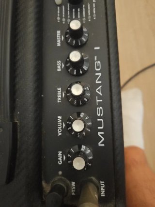 Amplificador Fender Mustang I  20W con footswitch