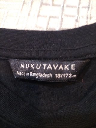 Camiseta Nukutavake negra estampado talla niño