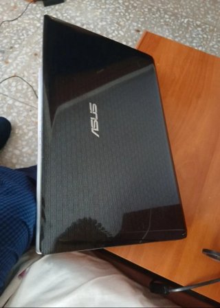 Solo funciona con cable porque la batería es vieja