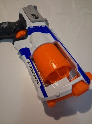 Pistola Nerf Strongarm Elite