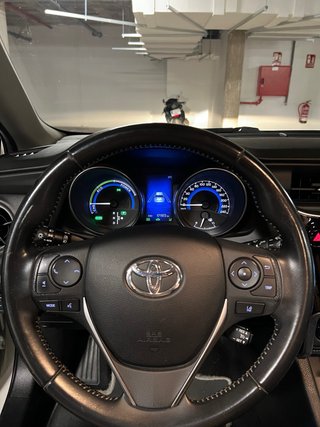 Toyota Auris Hybrid 136cv · ECO · Automático