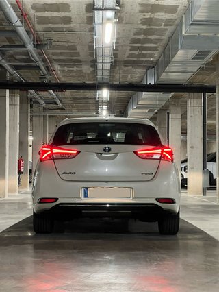 Toyota Auris Hybrid 136cv · ECO · Automático