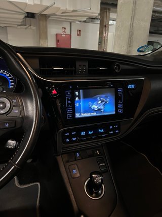 Toyota Auris Hybrid 136cv · ECO · Automático