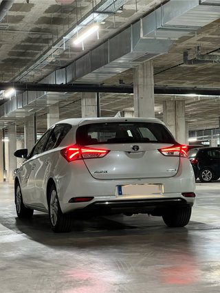 Toyota Auris Hybrid 136cv · ECO · Automático