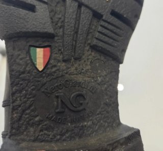 Stivali neri con fibbie
