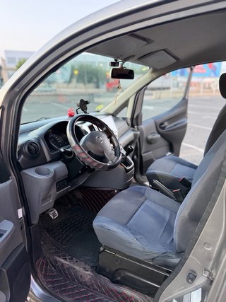 Nissan NV200 2010
