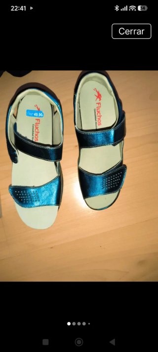 Sandalias Fluchos azul metalizadas .Talla 38