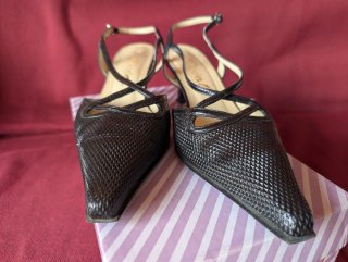 Zapatos negros de tacón punta