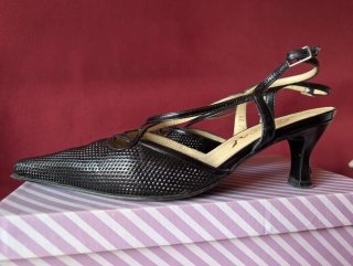 Zapatos negros de tacón punta