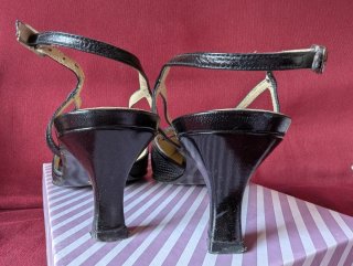 Zapatos negros de tacón punta