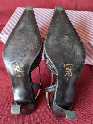 Zapatos negros de tacón punta