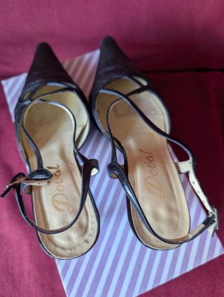 Zapatos negros de tacón punta