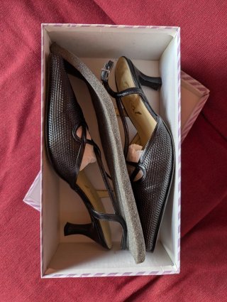 Zapatos negros de tacón punta