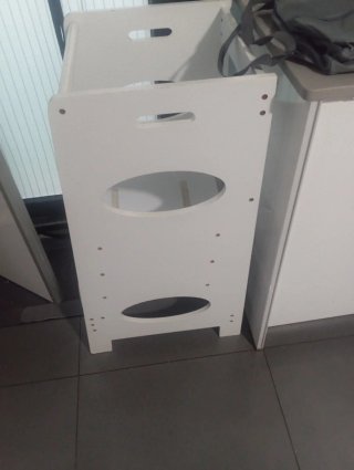 Torre de aprendizaje infantil blanca